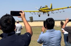 Argentina mostró su modelo de control de langostas