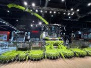 La picadora más grande del mundo se exhibe en la Expo Rural