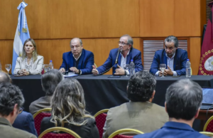Rutas, caminos productivos y trenes, en la agenda de Salta
